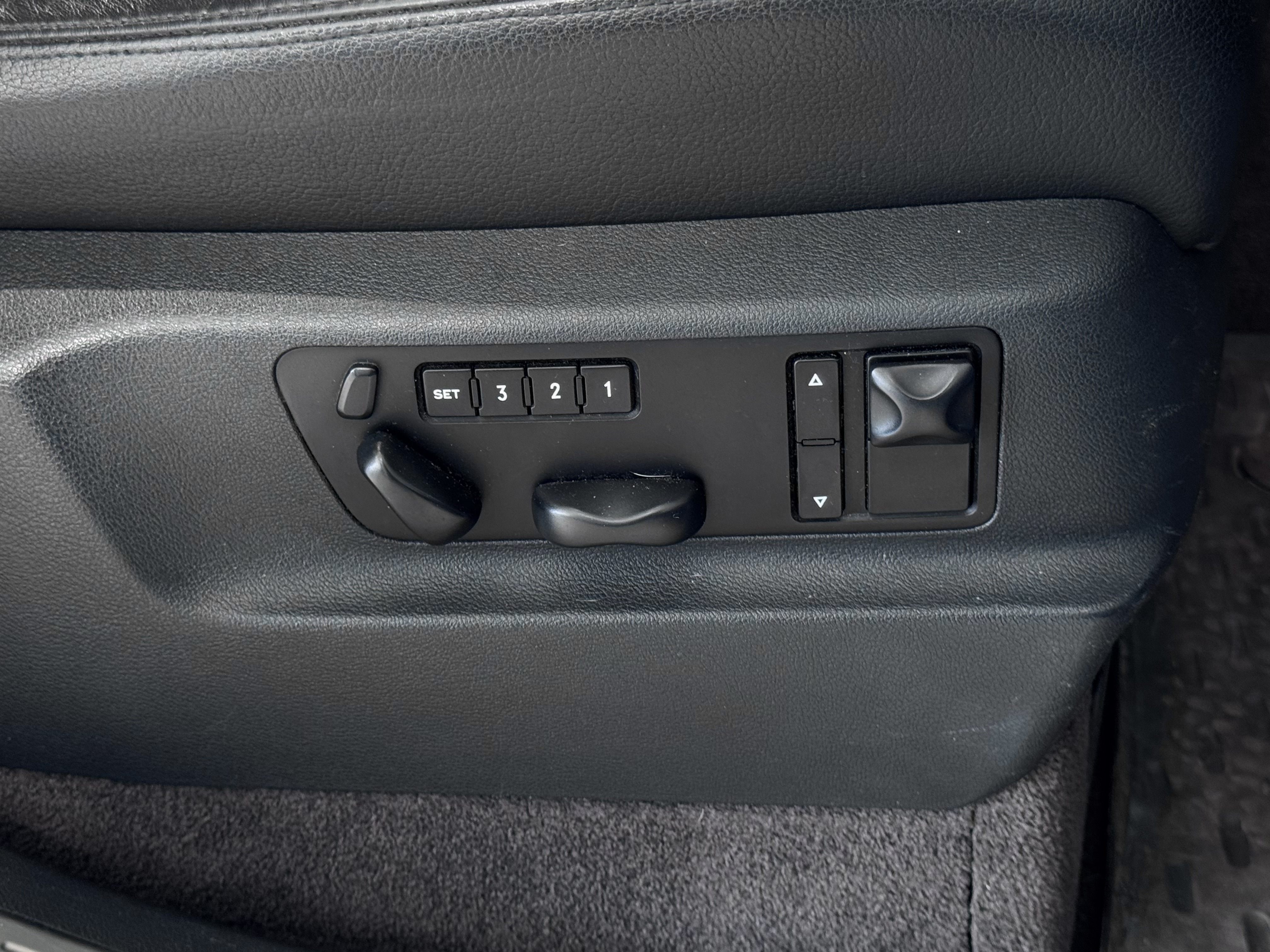 PORSCHE Cayenne Turbo - 2008 37